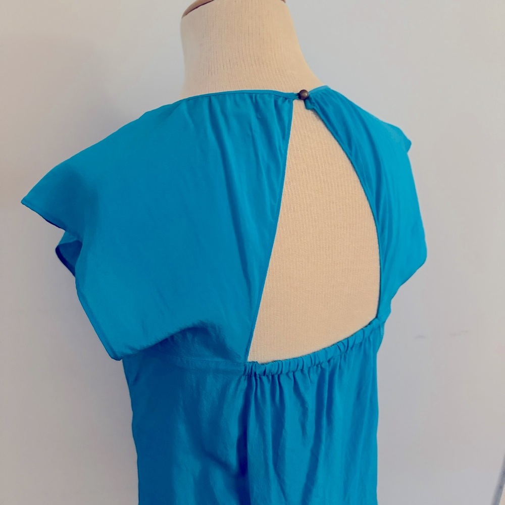 Banana Republic silk square neck top with back keyhole cut-out & flutter sleeve - Picture 5 of 12